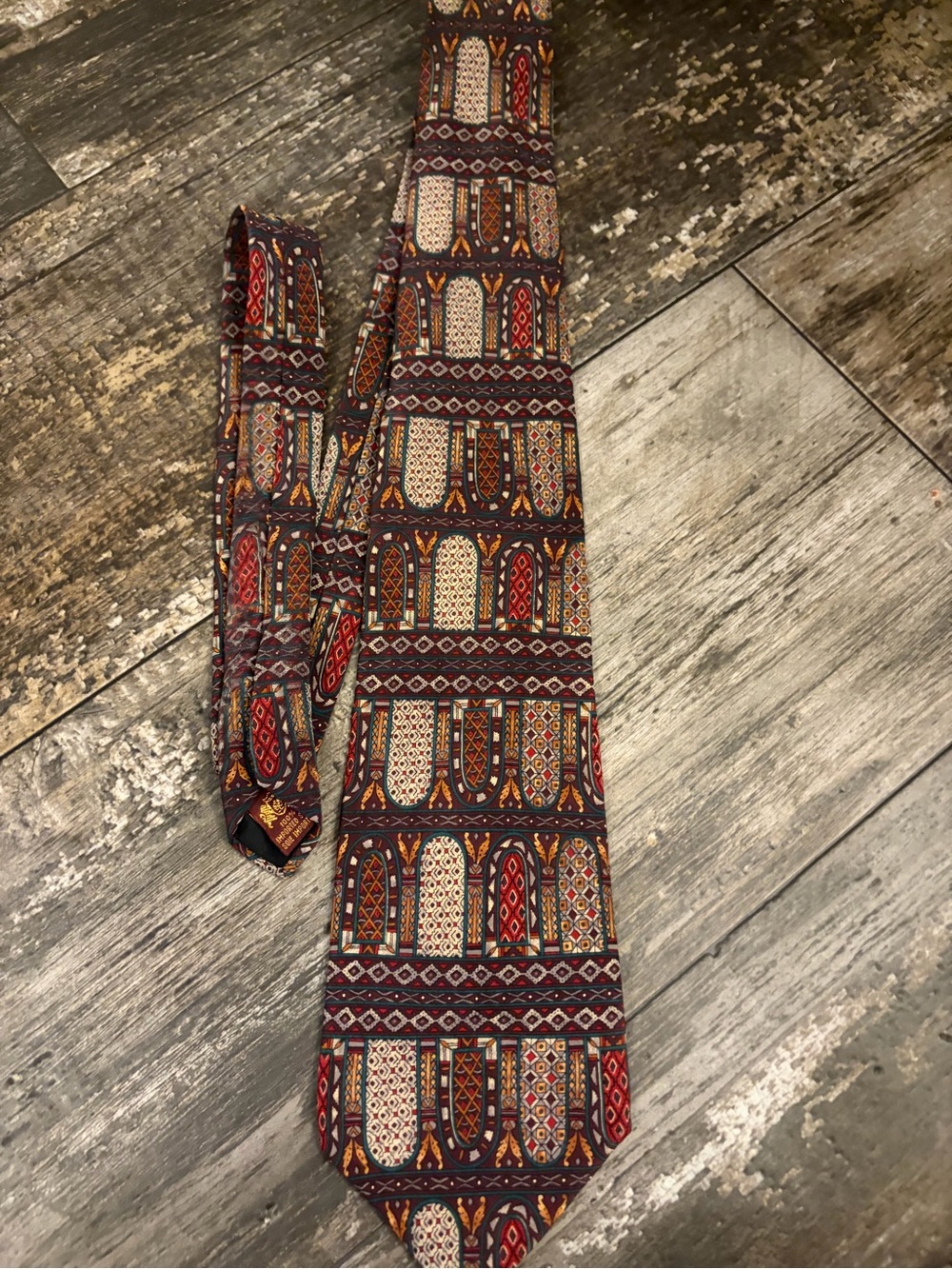 The Met Museum Men's Patterned 100% Silk Tie in Navy, Red and Gold EUC